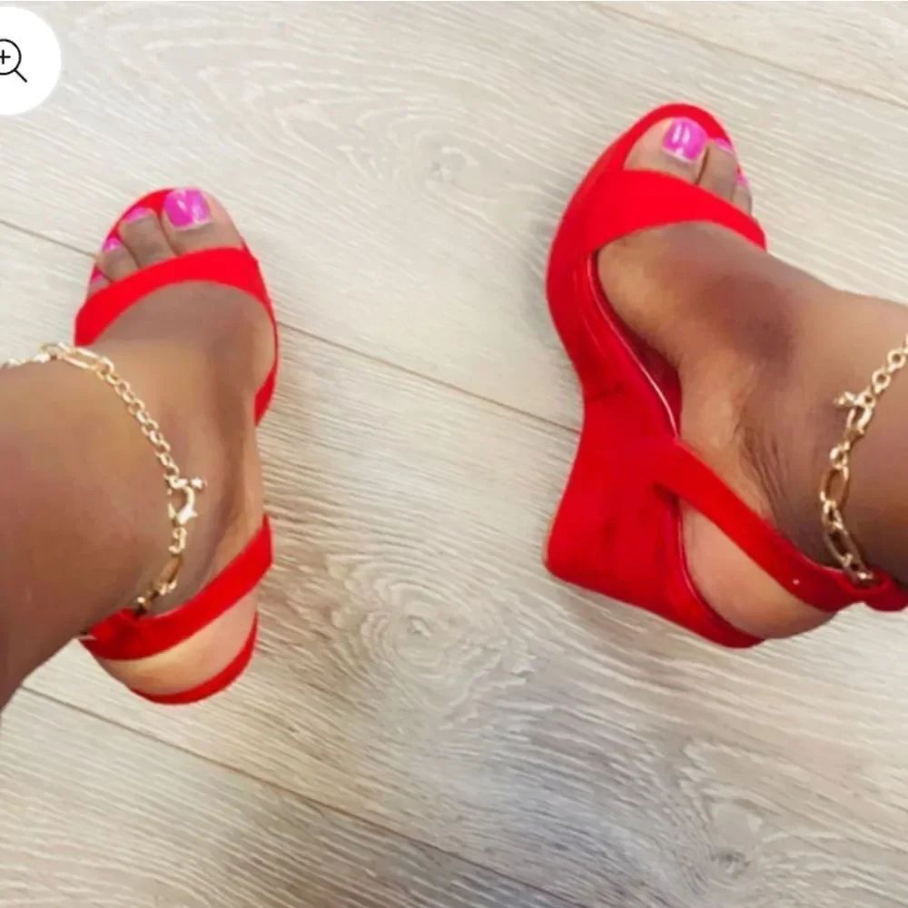 BRAND NEW FASHION NOVA OPEN-TOE SUEDE WEDGES SHOE